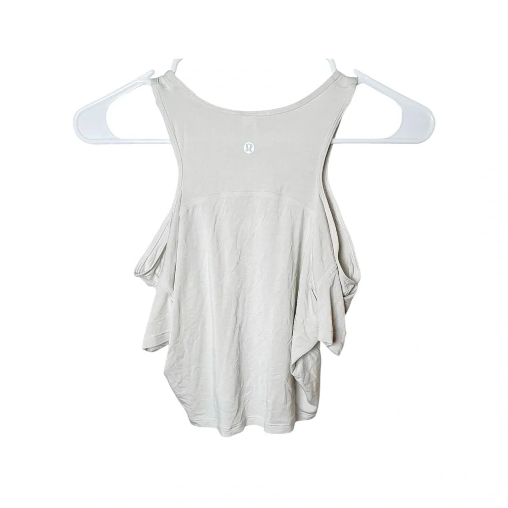 Lululemon Shoulder Cut-out Yoga T-shirt in bone size 4 flaw